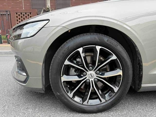 Volvo S60 2021 T4 Zhiyi Deluxe Edition exterior photo 4 Volvo S60 2021 T4 Zhiyi Deluxe Edition exterior photo 4