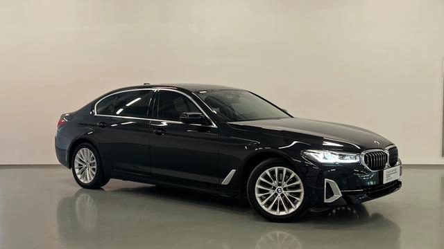 BMW 5 Series 2022 525Li Traje de lujo exterior foto 3