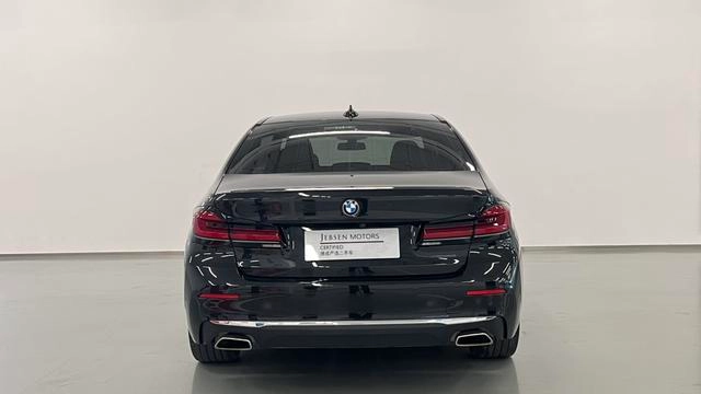BMW 5 Series 2022 525Li Traje de lujo exterior foto 6