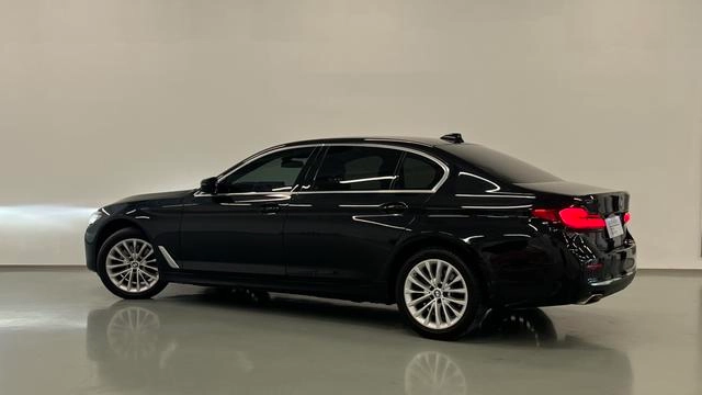 BMW 5 Series 2022 525Li Traje de lujo exterior foto 7