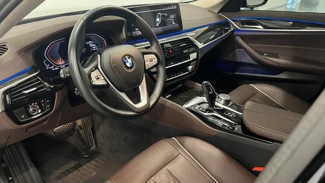 BMW 5 Series 2022 525Li Traje de lujo interior foto 10