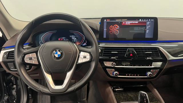 BMW 5 Series 2022 525Li Traje de lujo interior foto 13