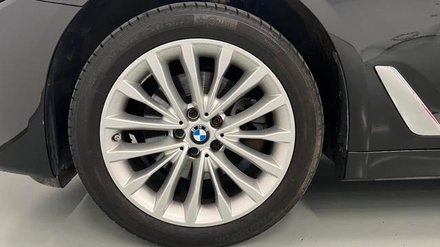 BMW 5 Series 2022 525Li Traje de lujo interior foto 15