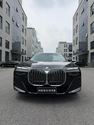 BMW 7 Series 2023 740Li Type de luxe M Ensemble de sport extérieur photo 2