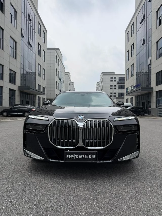 BMW 7 Series 2023 740Li Type de luxe M Ensemble de sport extérieur photo 2