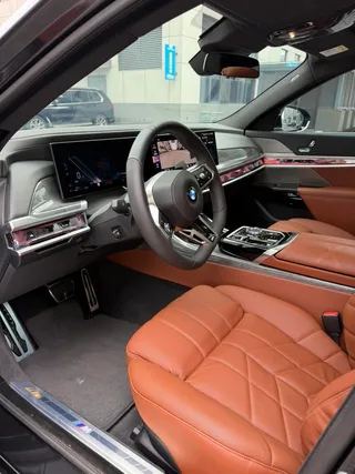 BMW 7 Series 2023 740Li Type de luxe M Ensemble de sport extérieur photo 4