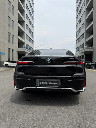 BMW 7 Series 2023 740Li Type de luxe M Ensemble de sport intérieur photo 8