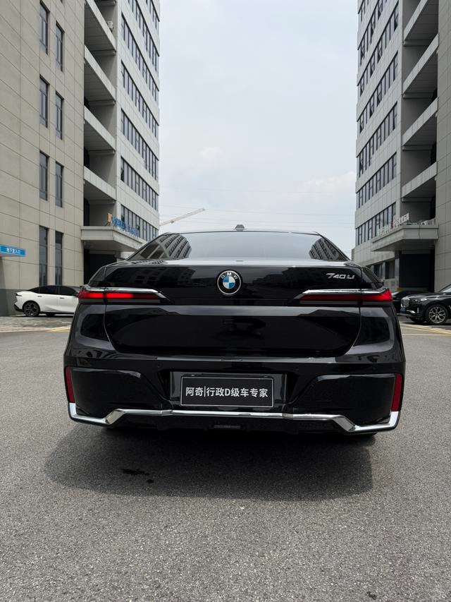 BMW 7 Series 2023 740Li Type de luxe M Ensemble de sport intérieur photo 8