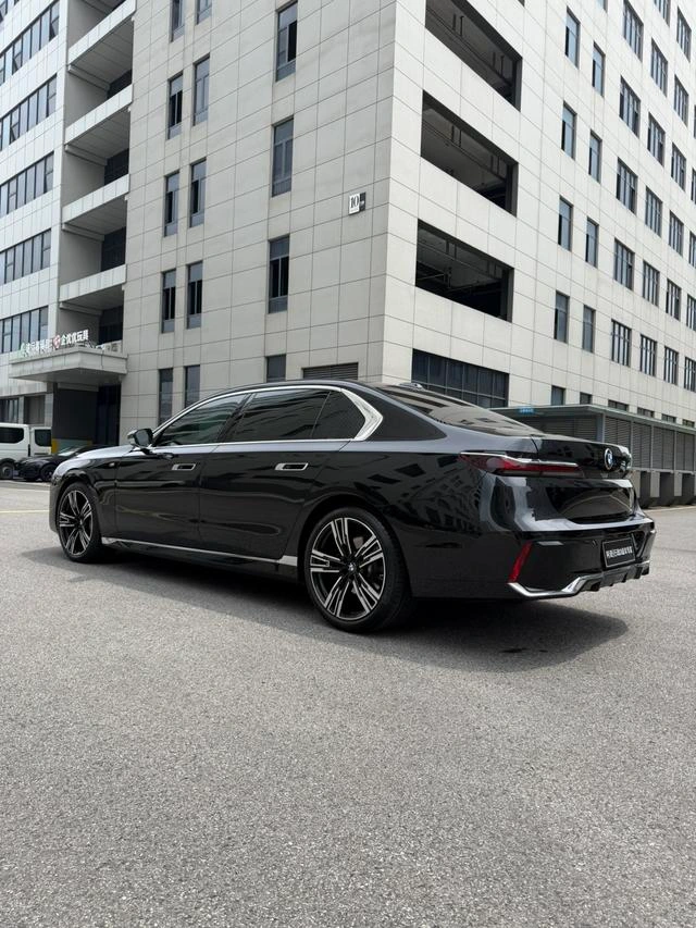 BMW 7 Series 2023 740Li Type de luxe M Ensemble de sport intérieur photo 9