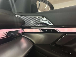BMW 5 Series 2025 530Li Leading Type M Sports suit interior photo 11