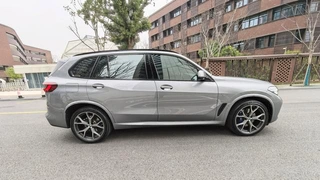 BMW X5 2022 Mise à jour xDrive 40Li Type de luxe M Ensemble de sport extérieur photo 4