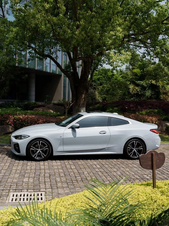 BMW 4 Series 2023 425i M Conjunto deportivo exterior foto 3
