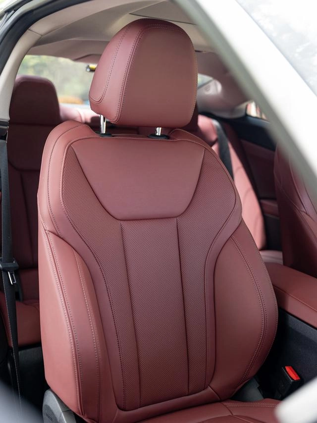 BMW 4 Series 2023 425i M Conjunto deportivo interior foto 9