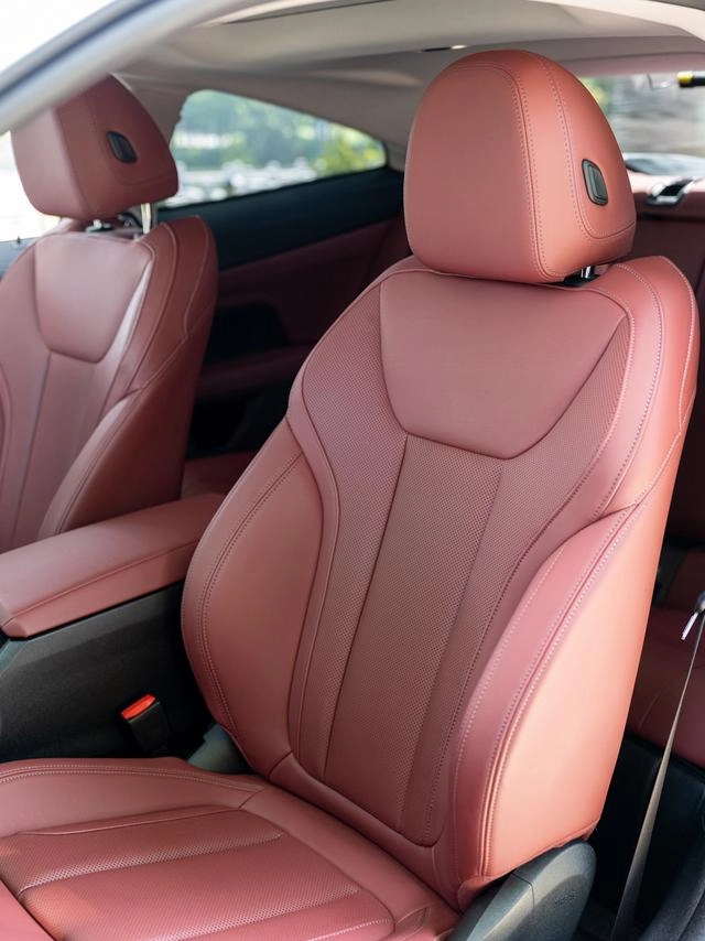 BMW 4 Series 2023 425i M Conjunto deportivo interior foto 11