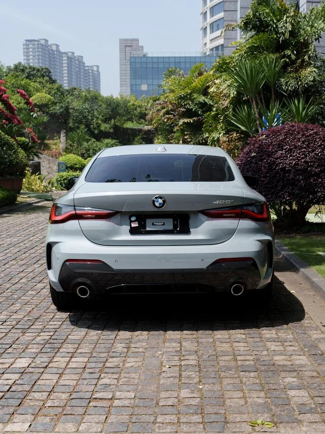 BMW 4 Series 2023 425i M Conjunto deportivo interior foto 14