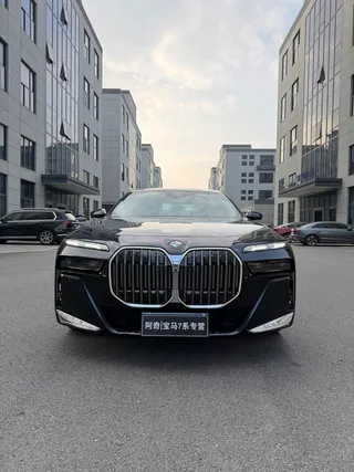 BMW 7 Series 2023 740Li Leading Type M Sports suit exterior photo 3