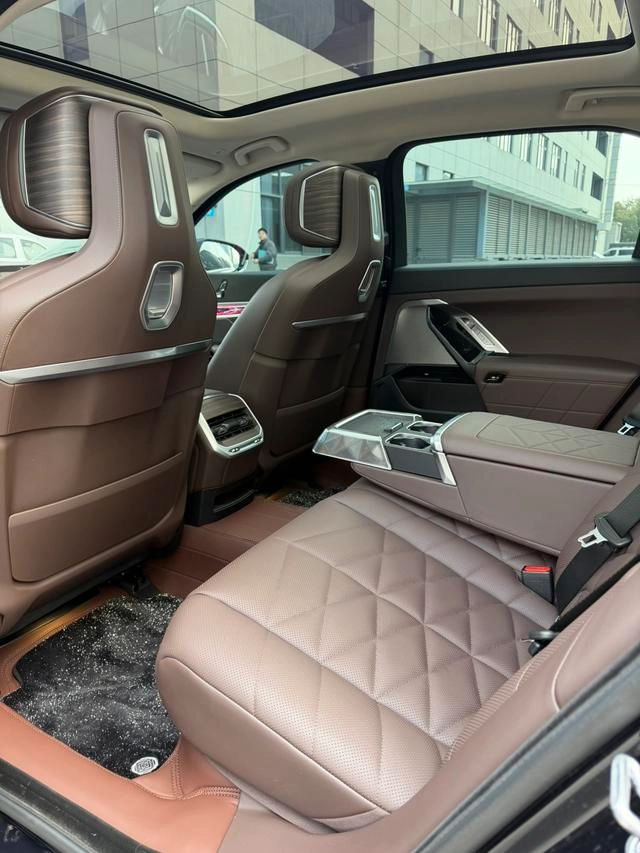 BMW 7 Series 2023 740Li Leading Type M Sports suit exterior photo 5