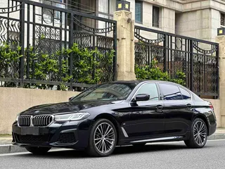 BMW 5 Series 2022 530Li Líder M Conjunto deportivo