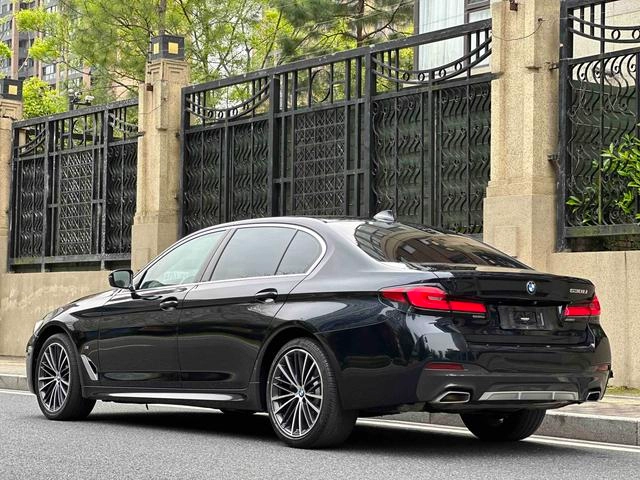 BMW 5 Series 2022 530Li Leader M Ensemble de sport extérieur photo 4