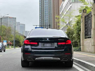 BMW 5 Series 2022 530Li Leader M Ensemble de sport extérieur photo 5