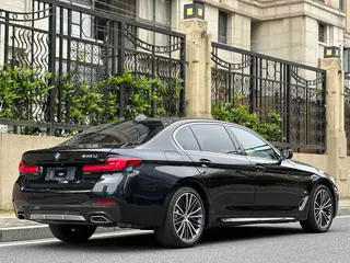 BMW 5 Series 2022 530Li Leader M Ensemble de sport extérieur photo 6