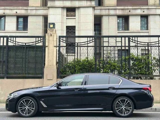BMW 5 Series 2022 530Li Leader M Ensemble de sport extérieur photo 7