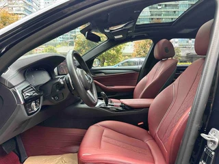 BMW 5 Series 2022 530Li Leader M Ensemble de sport intérieur photo 9