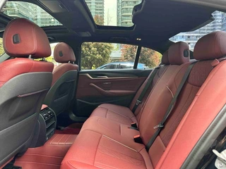 BMW 5 Series 2022 530Li Leader M Ensemble de sport intérieur photo 10