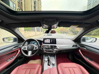 BMW 5 Series 2022 530Li Leader M Ensemble de sport intérieur photo 16