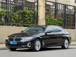 BMW 5 Series 2021 525Li Traje de lujo