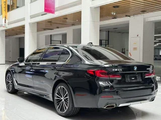 BMW 5 Series 2022 Mise à jour 530Li Leader M Ensemble de sport extérieur photo 7