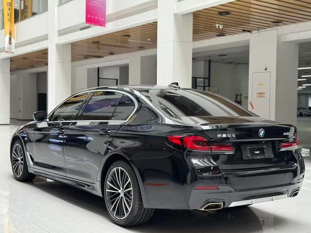 BMW 5 Series 2022 Mise à jour 530Li Leader M Ensemble de sport extérieur photo 7