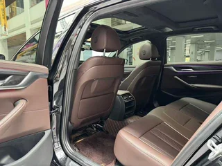 BMW 5 Series 2022 Mise à jour 530Li Leader M Ensemble de sport intérieur photo 14