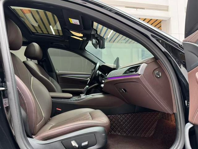 BMW 5 Series 2022 Mise à jour 530Li Leader M Ensemble de sport intérieur photo 17