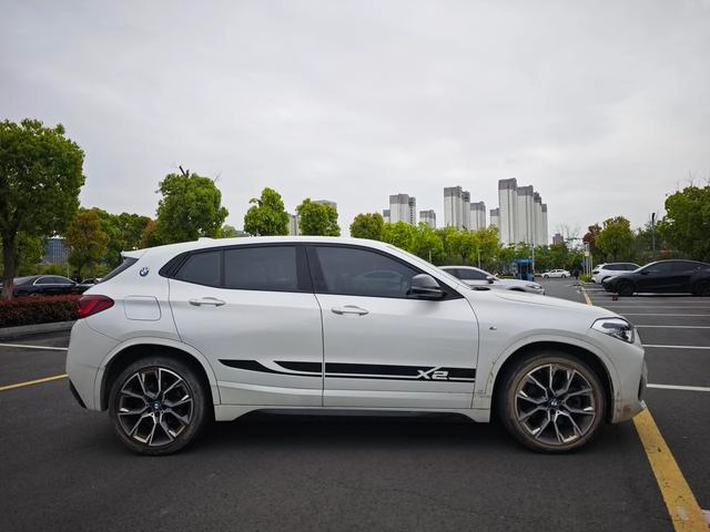 BMW X2 2022 sDrive25i M Спортивный костюм экстерьер фото 4