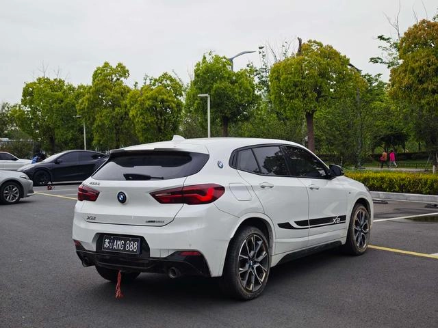 BMW X2 2022 sDrive25i M Спортивный костюм экстерьер фото 5
