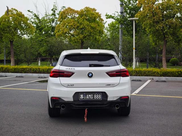 BMW X2 2022 sDrive25i M Спортивный костюм экстерьер фото 6