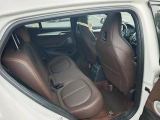 BMW X2 2022 sDrive25i M Спортивный костюм интерьер фото 18