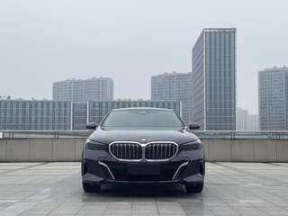 BMW 5 Series 2024 530Li Leading Type M Sports suit exterior photo 2