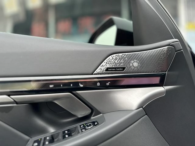 BMW 5 Series 2024 530Li Leading Type M Sports suit exterior photo 10