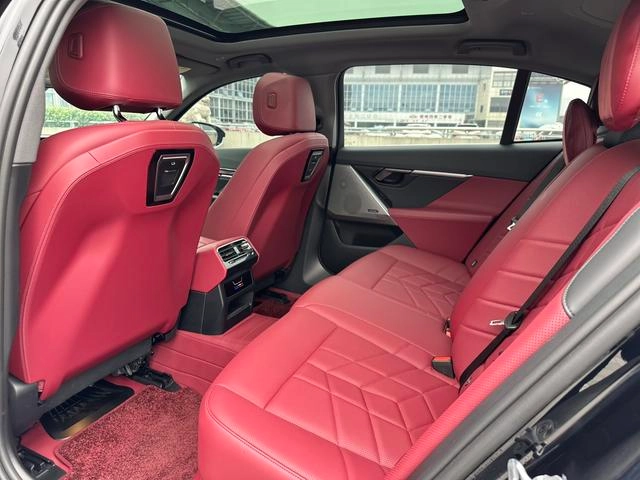 BMW 5 Series 2024 530Li Leading Type M Sports suit interior photo 12