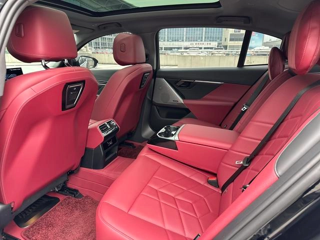 BMW 5 Series 2024 530Li Leading Type M Sports suit interior photo 13