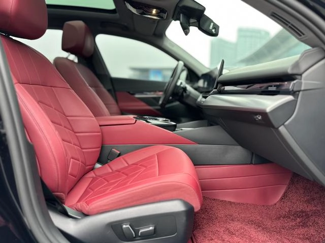 BMW 5 Series 2024 530Li Leading Type M Sports suit interior photo 15