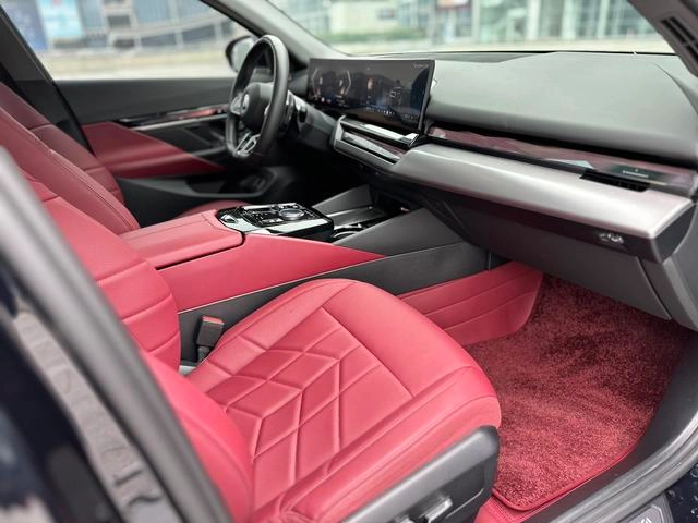 BMW 5 Series 2024 530Li Leading Type M Sports suit interior photo 16