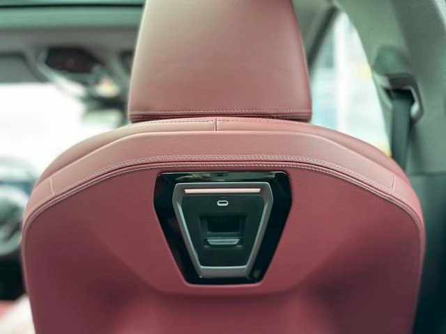 BMW 5 Series 2024 530Li Leading Type M Sports suit interior photo 19