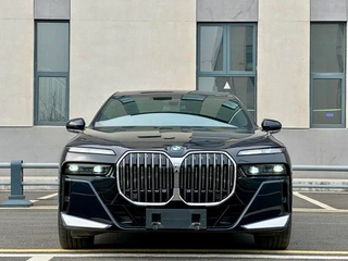 BMW 7 Series 2023 740Li Tipo de lujo M Conjunto deportivo exterior foto 2
