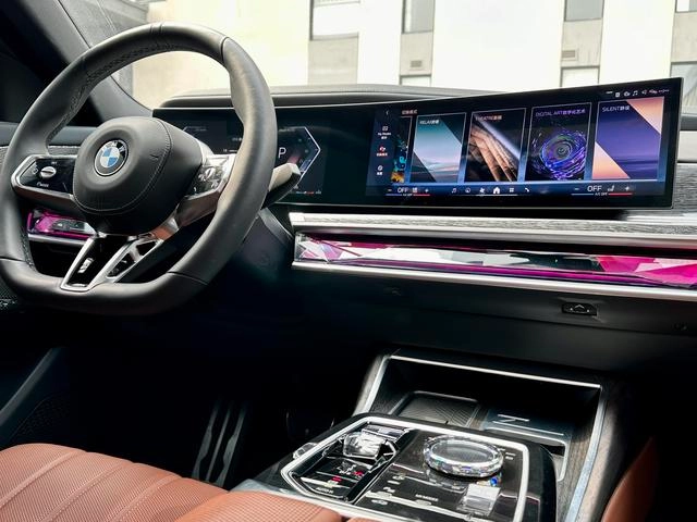BMW 7 Series 2023 740Li Tipo de lujo M Conjunto deportivo exterior foto 4