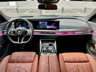 BMW 7 Series 2023 740Li Tipo de lujo M Conjunto deportivo exterior foto 6