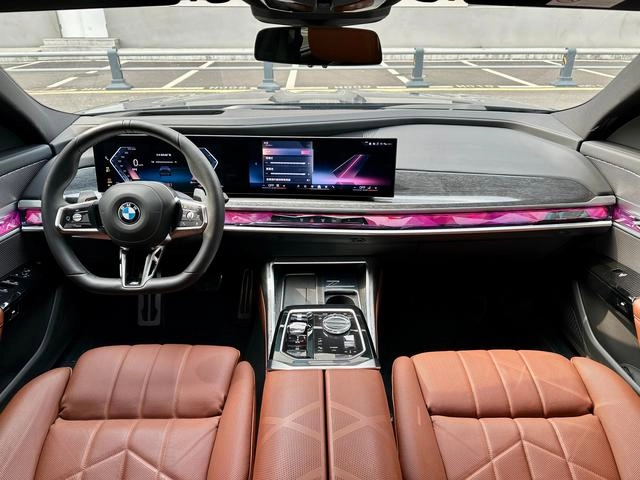 BMW 7 Series 2023 740Li Tipo de lujo M Conjunto deportivo exterior foto 6