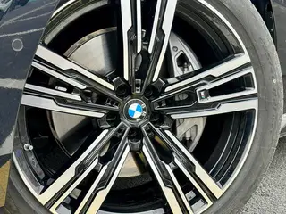 BMW 7 Series 2023 740Li Tipo de lujo M Conjunto deportivo interior foto 12